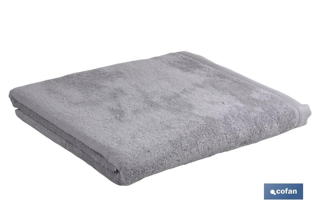 Toalla de ducha Modelo Perlan| Color gris perla | 100% algodón | Gramaje 580g/metro | Medidas 70 x 140 cm