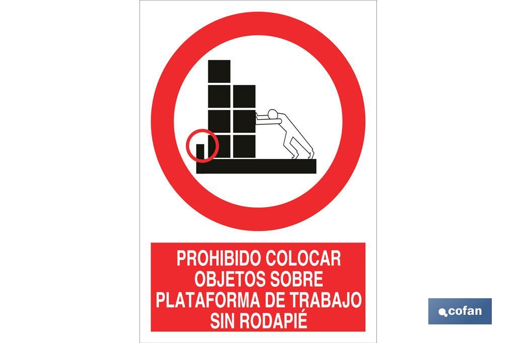 Prohibido colocar objetos sobre plataforma de trabajo sin rodapié